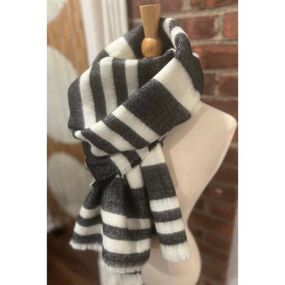Zara Long Blanket Scarf Black White Striped - Picture 2 of 6